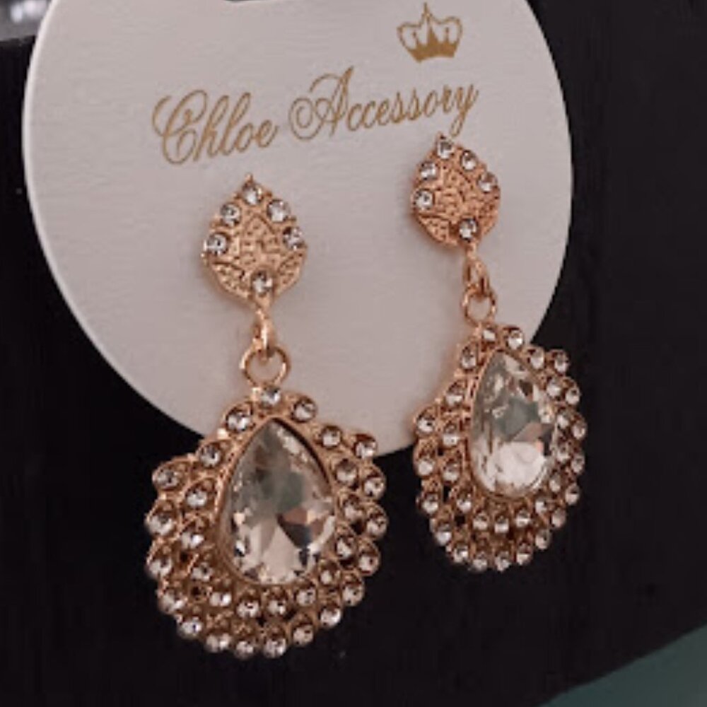 CHLOE ACCESSORY Glamorous Gold Clear Crystal Pear Shaped Drop Earrings**NEW! - Picture 2 of 4